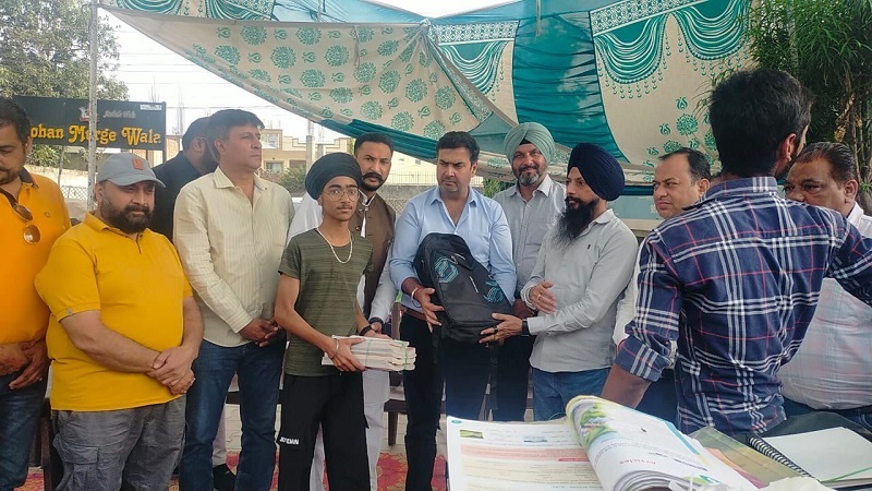 PPR Market ‘ਚ ਲਗਾਇਆ ਕਿਤਾਬਾਂ ਦਾ ਲੰਗਰ, ਮੇਅਰ ਵਿਨੀਤ ਧੀਰ ਨੇ ਕੀਤਾ ਉਦਘਾਟਨ
